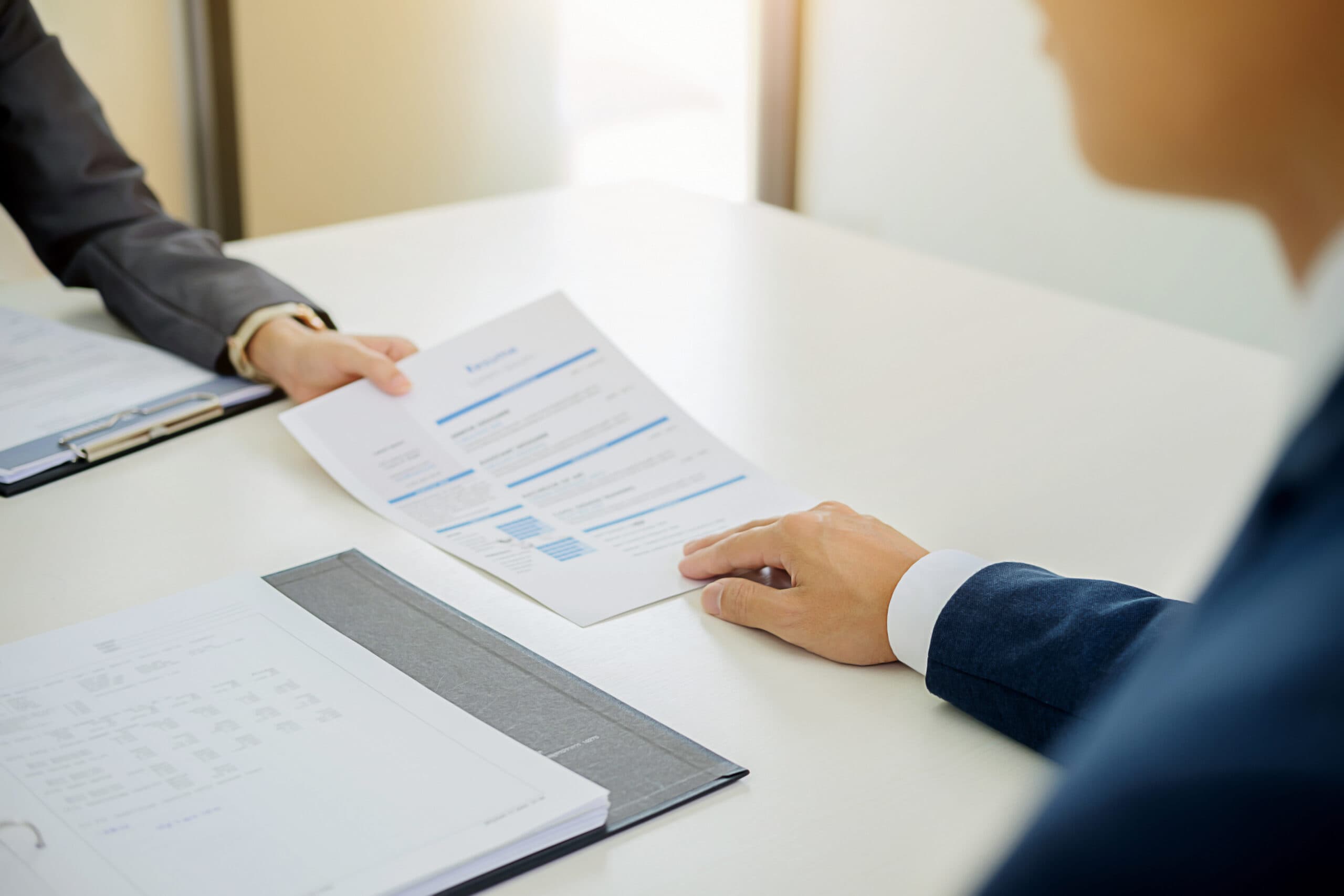 신규 사업자 등록 절차를 설명하는 실사 이미지